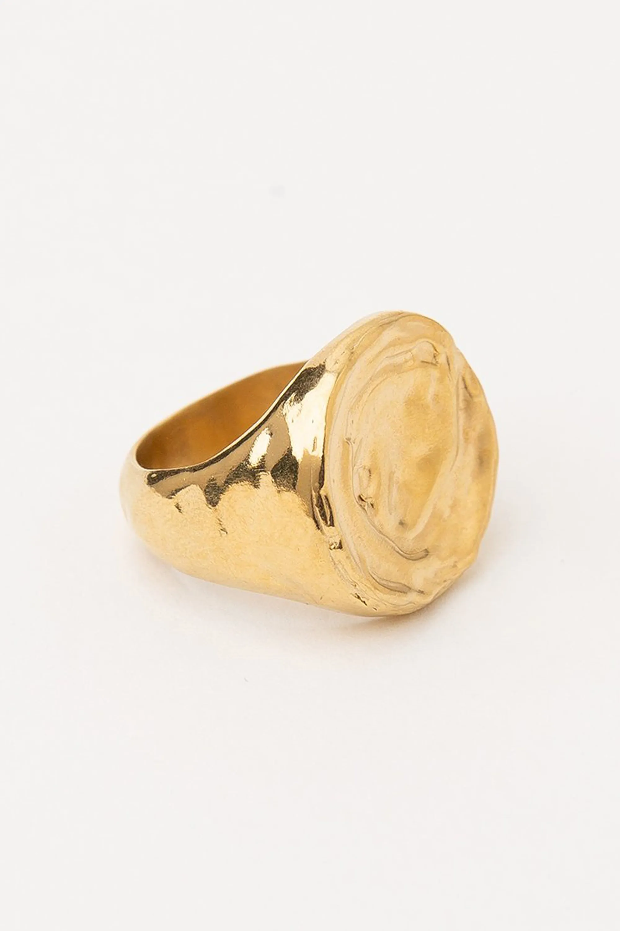 AREIA ROUND SIGNET RING