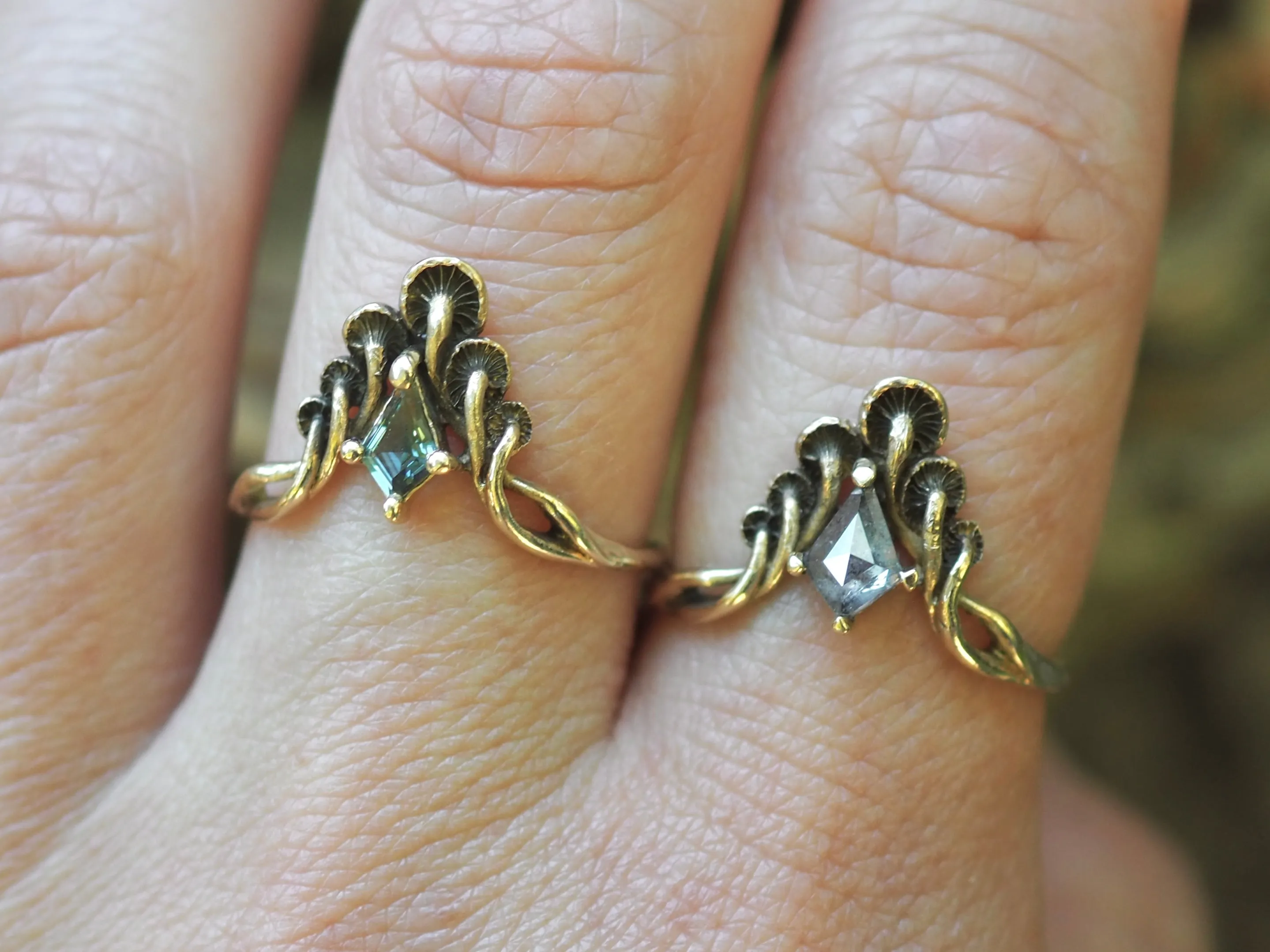 Mushroom peak ring