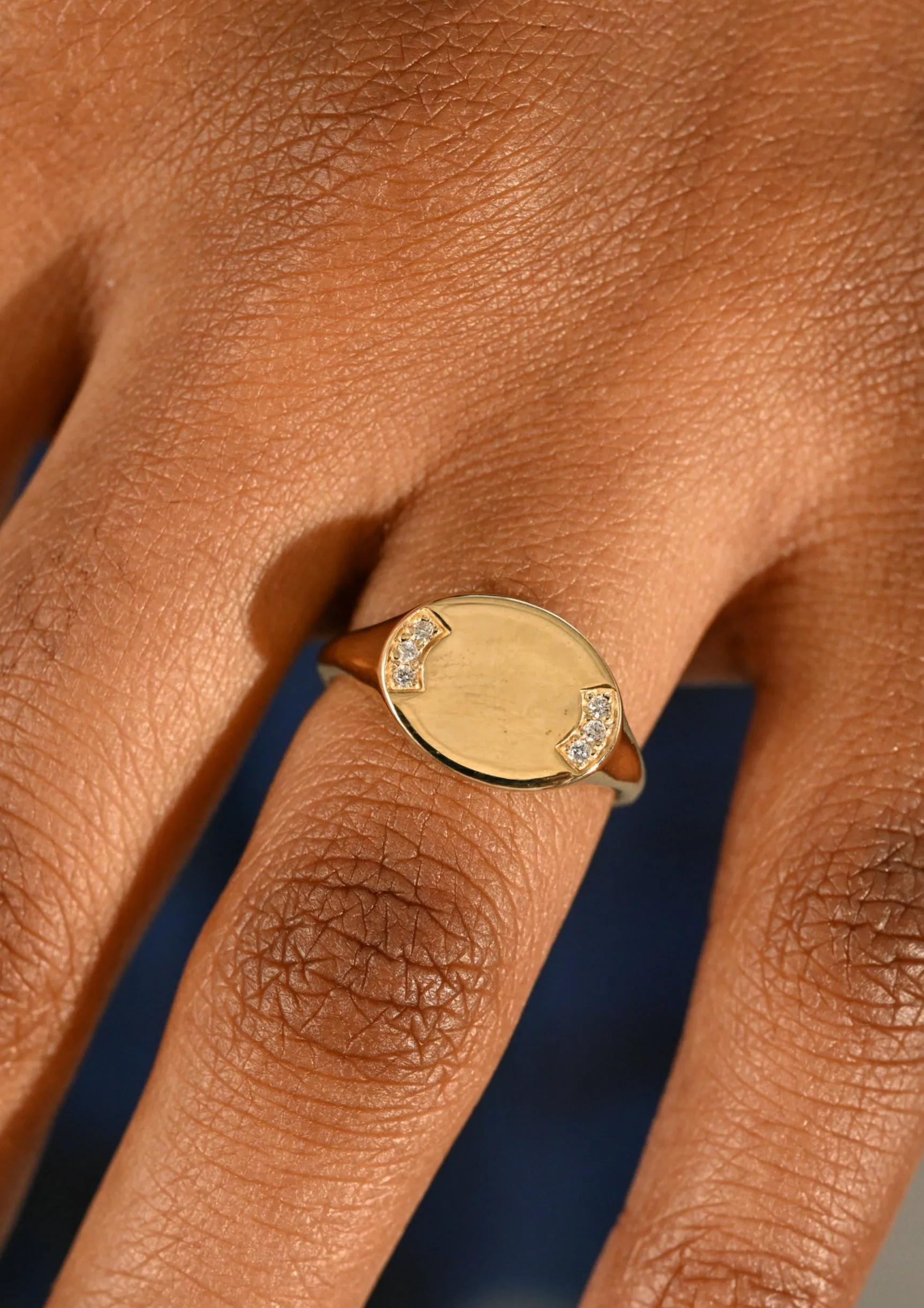 Oval Signet Ring in Gold with Diamonds