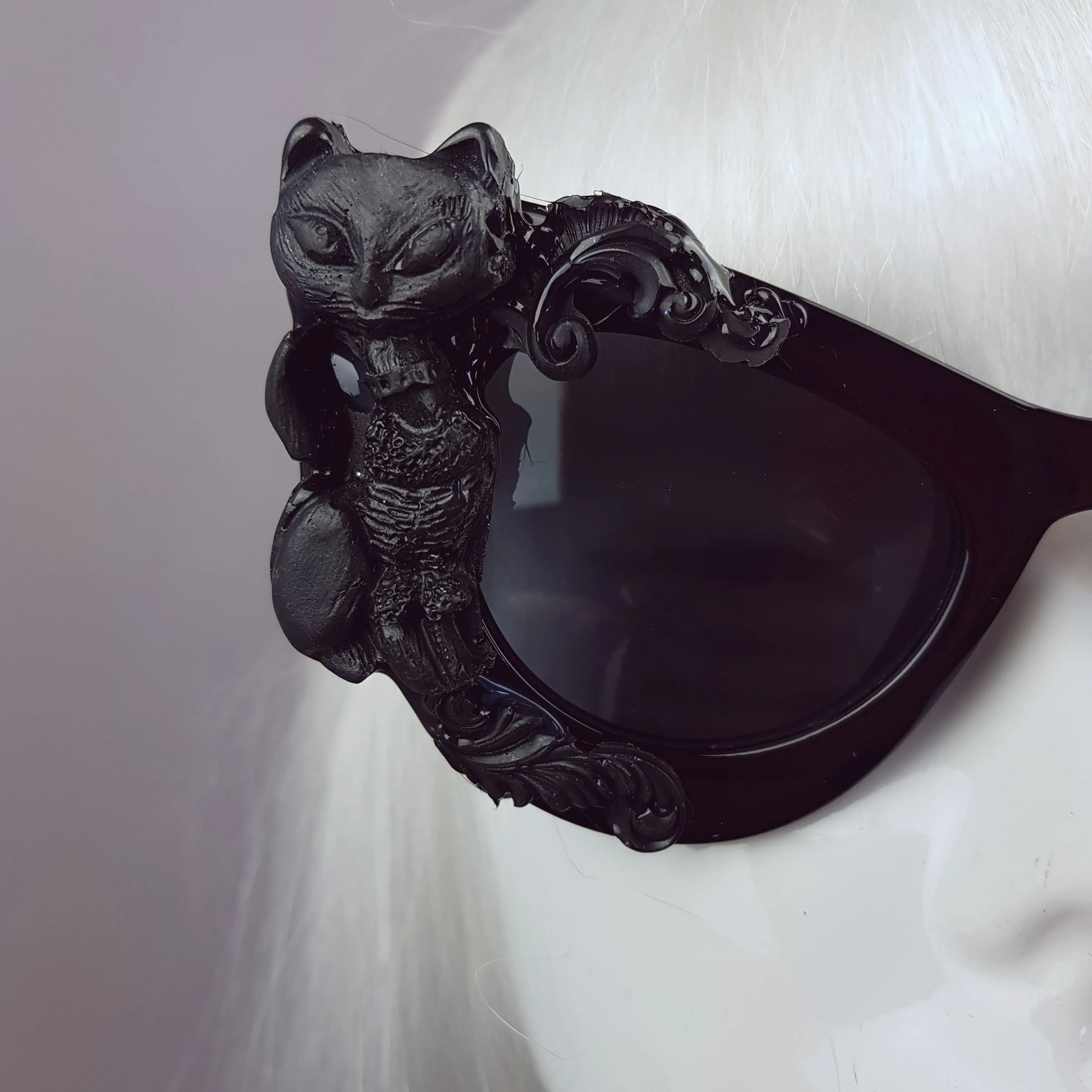 "Bakeneko" Black Cat Filigree Sunglasses