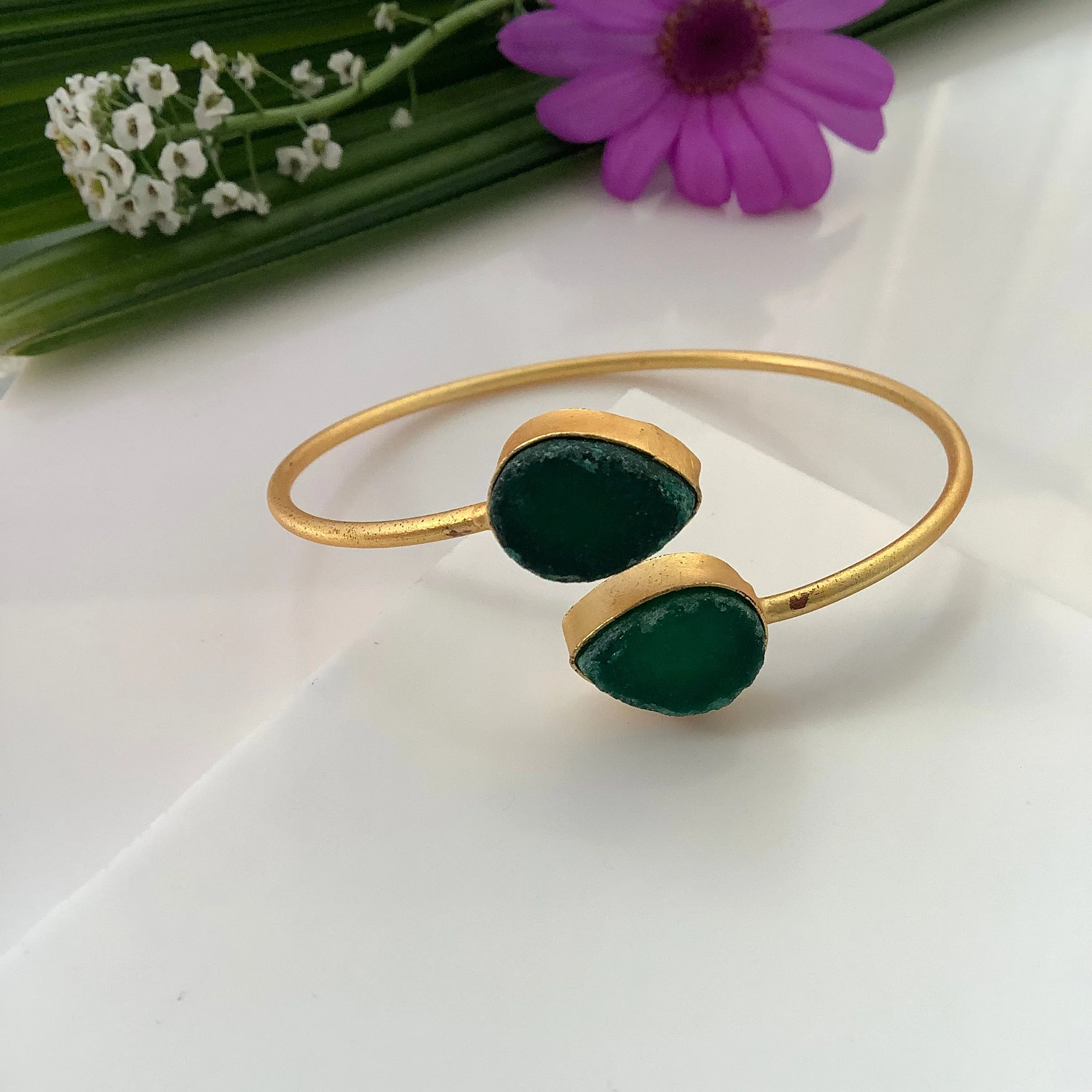 Salvanity Brass Gold Simple Rough stone bracelet - Green