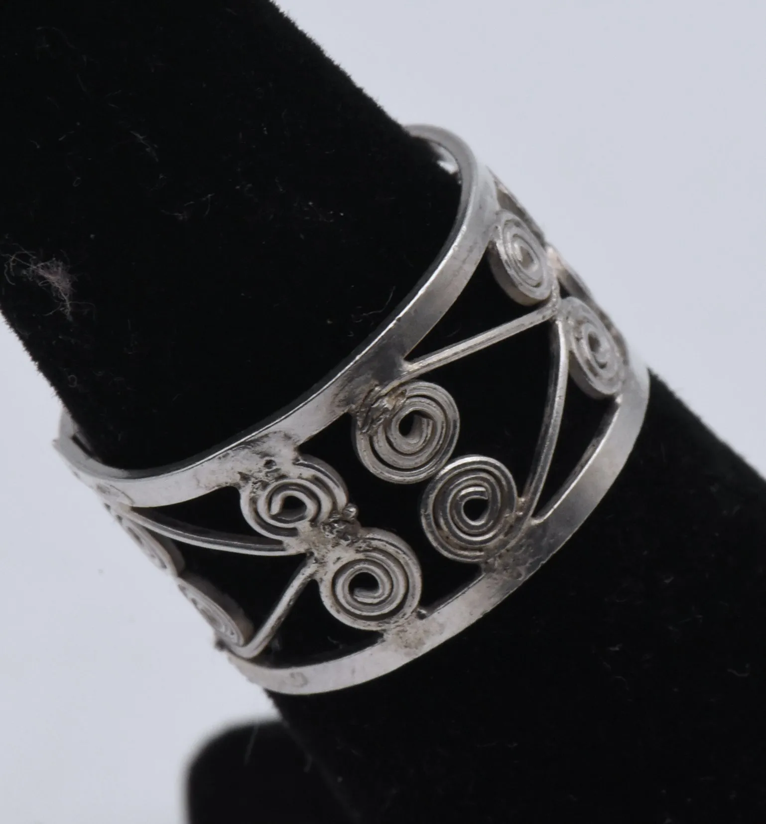 Vintage Open Filigree Silver Band - Size 5.5