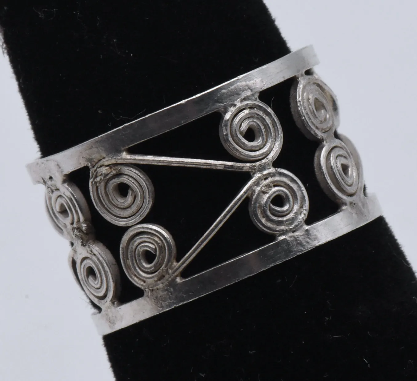 Vintage Open Filigree Silver Band - Size 5.5