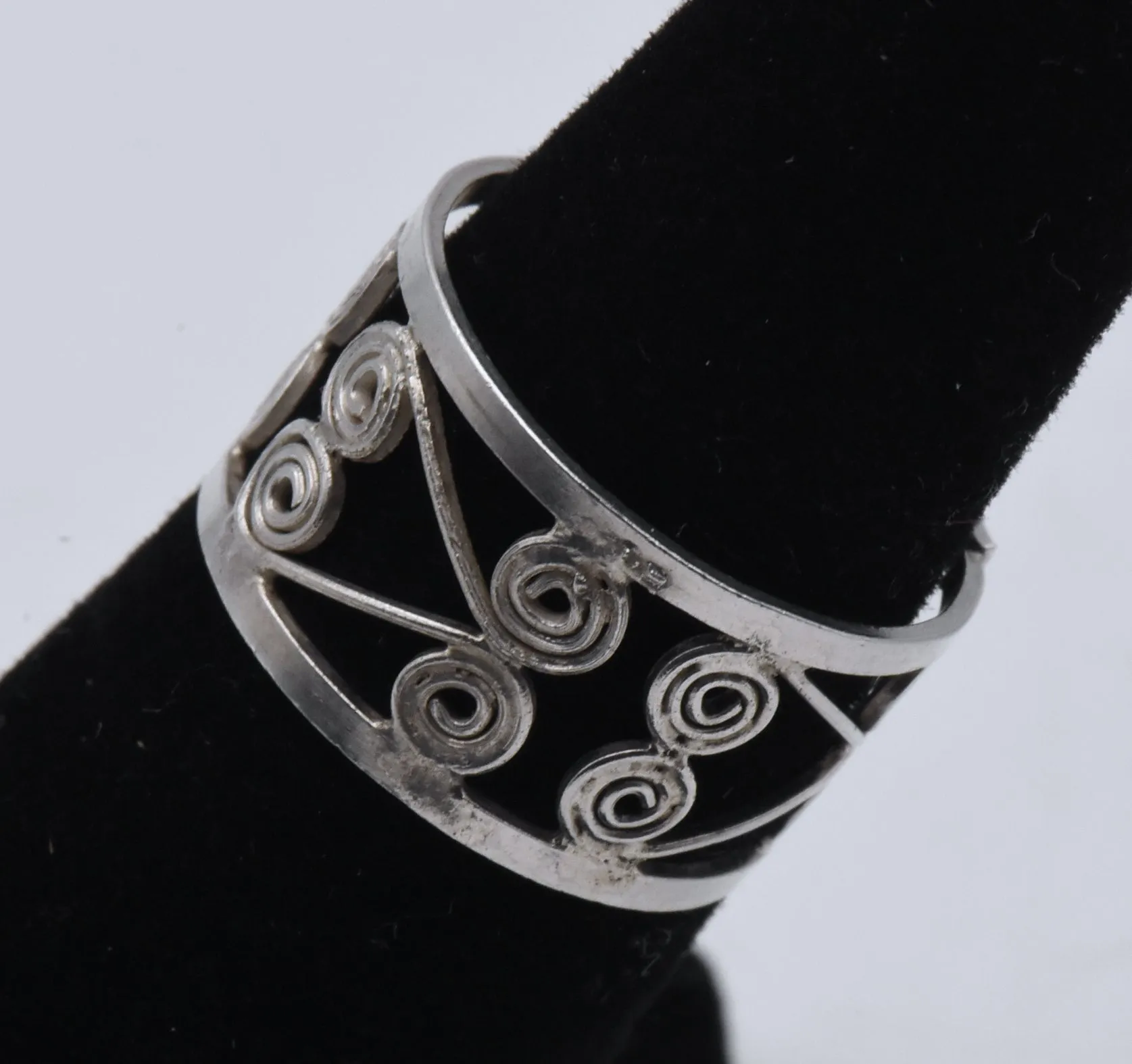 Vintage Open Filigree Silver Band - Size 5.5